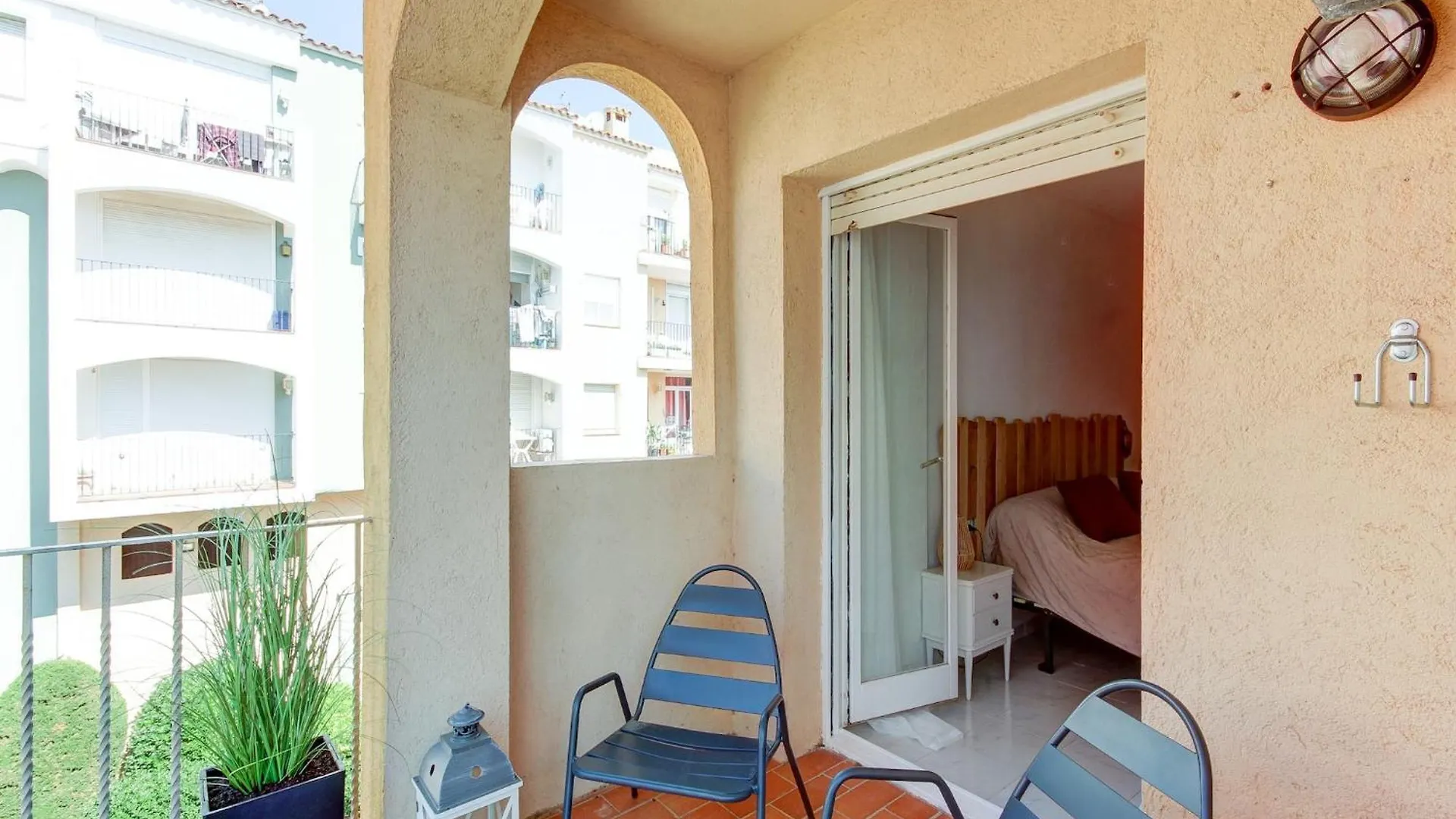 Apartment With Mountain Views Empuriabrava Spain